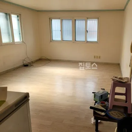 Rent this studio apartment on 서울특별시 서초구 서초동 1629-39