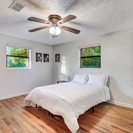 Rent this 9 bed room on Jacksonville