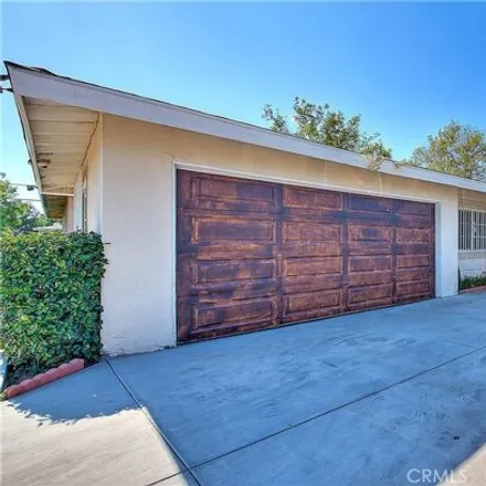 Image 3 - 1784 West 30th Street, San Bernardino, CA 92407, USA - House for sale