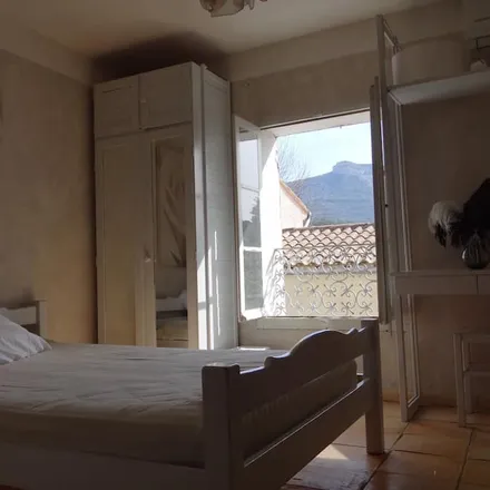 Rent this 2 bed house on Avenue de Provence in 84300 Cavaillon, France