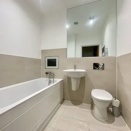 Image 5 - Camelot House, 53 Beech Hill, London, EN4 0JN, United Kingdom - Apartment for rent