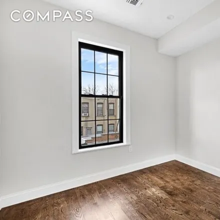 Image 6 - 1701 Norman Street, New York, NY 11385, USA - Townhouse for rent