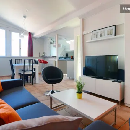 Image 8 - 19 Montée des Épies, 69005 Lyon, France - Apartment for rent