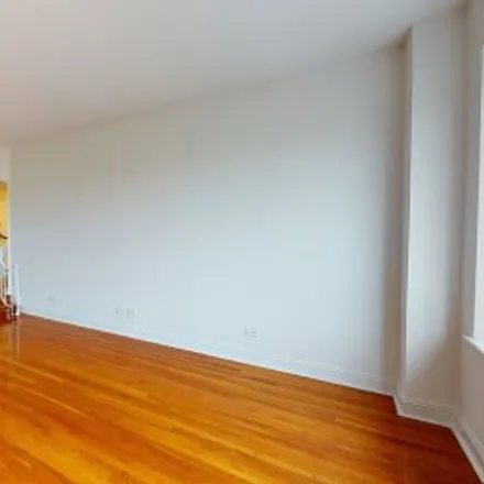 Rent this 3 bed apartment on #51e61e,150 Greenway Terrace
