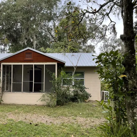 Buy this 2 bed house on 1324 Cleveland Avenue in Palatka, FL 32177