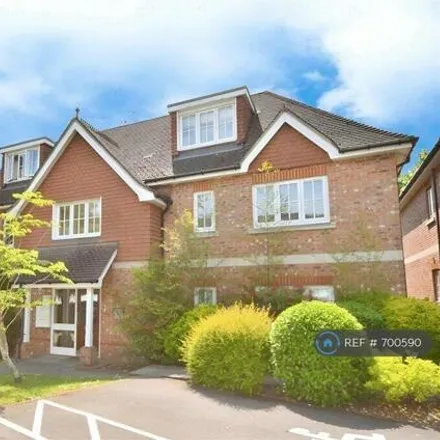 Rent this 2 bed apartment on Bardeen Place in Easthampstead, RG12 9AA