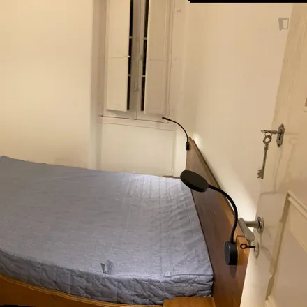 Rent this 5 bed room on Mercearia Elite in Rua Afonso d'Albuquerque 255, 2765-542 Cascais e Estoril