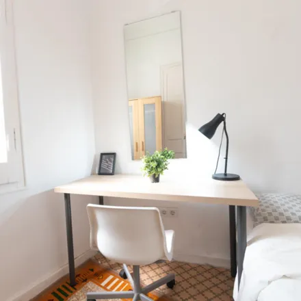 Rent this 3 bed room on Carrer del Telègraf in 36, 08041 Barcelona