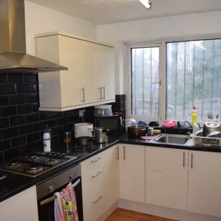 Rent this 3 bed apartment on Park View Avenue in Leeds, LS4 2LH