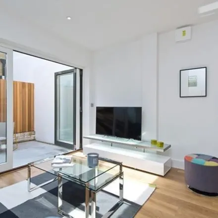 Image 4 - 262 The Broadway, London, SW19 1SB, United Kingdom - House for rent