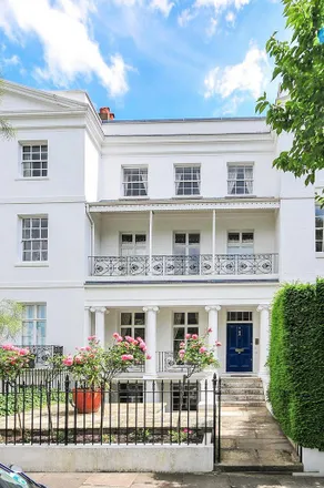 Rent this 4 bed townhouse on St Peter's Square in London, W6 9AA