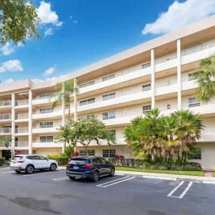 Buy this 3 bed condo on Oaks Course in Oaks Lane, Pompano Beach