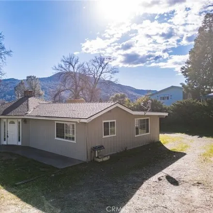 Buy this 3 bed house on Live Oak Drive in Oakhurst, CA 93644