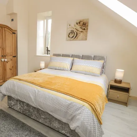 Rent this 2 bed duplex on Llanddeiniolen in LL55 3NB, United Kingdom
