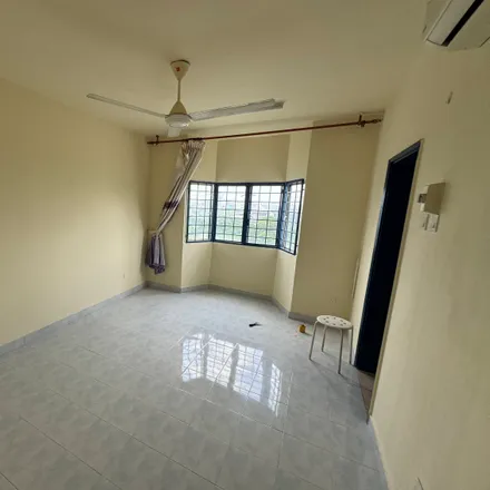 Rent this 3 bed apartment on unnamed road in Sungai Besi, 57000 Kuala Lumpur