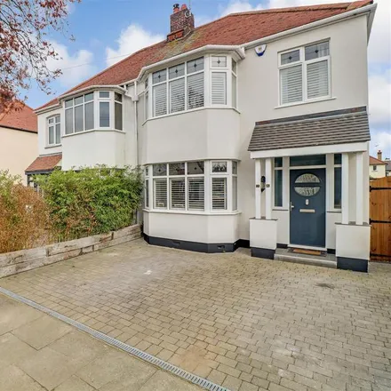 Rent this 3 bed duplex on Huntingdon Road in Southend-on-Sea, SS1 2XD