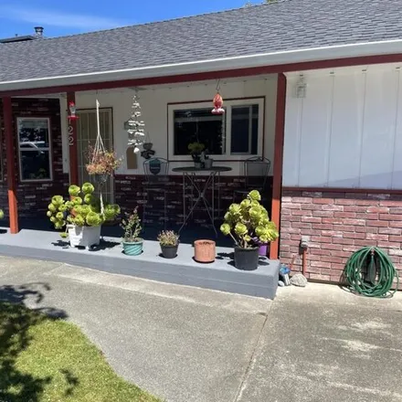 Image 2 - 722 2nd St, Brookings, Oregon, 97415 - House for sale