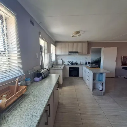 Image 3 - Pelican Walk, Cape Town Ward 66, Western Cape, 7941, South Africa - Apartment for rent