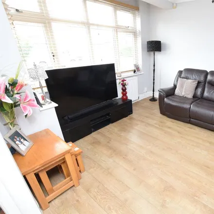 Image 9 - Essex Road, London, RM7 8AW, United Kingdom - Townhouse for rent