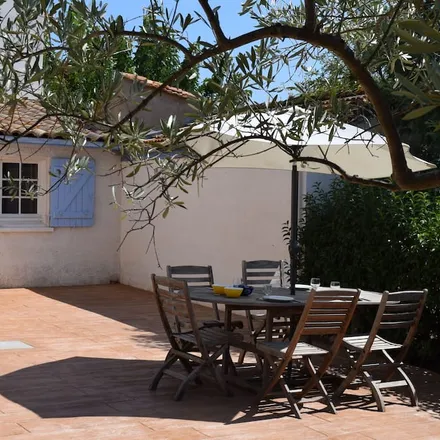 Rent this 3 bed townhouse on 34500 Béziers