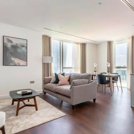 Rent this 2 bed room on Sirocco Tower in 32 Harbour Way, Canary Wharf