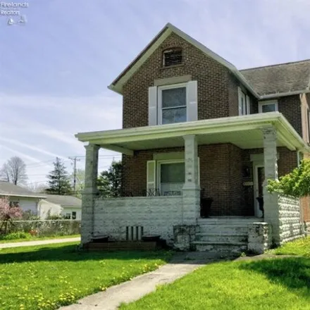 Buy this 4 bed house on 545 North 5th Street in Fremont, OH 43420