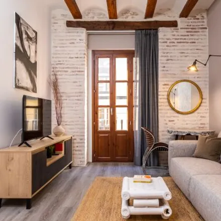 Rent this 6 bed apartment on Carrer del Botànic in 29, 46008 Valencia