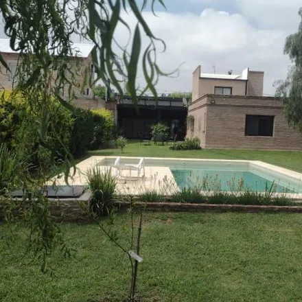 Rent this 4 bed house on Avenida Santa Coloma 9248 in Hostal del Sol Oeste, Rosario