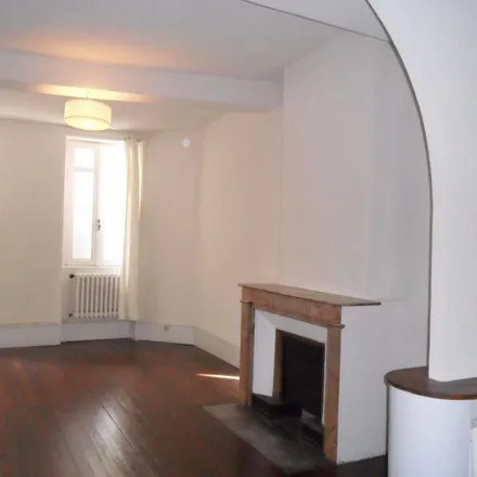 Rent this 3 bed apartment on 6 Rue Raymond Daujat in 26200 Montélimar, France