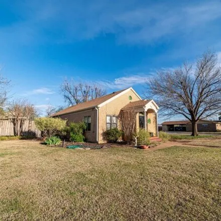 Image 2 - 118 East Logan Street, Crowell, Foard County, TX 79227, USA - House for sale