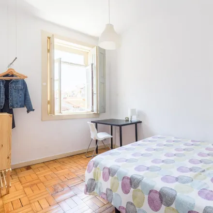 Rent this 5 bed room on Rua do Paraíso in 4000-376 Porto, Portugal