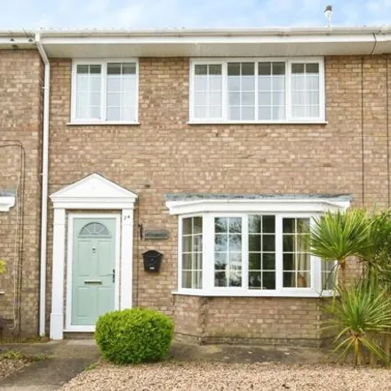 Buy this 3 bed townhouse on Glenbank Close in North Hykeham, LN6 8TW