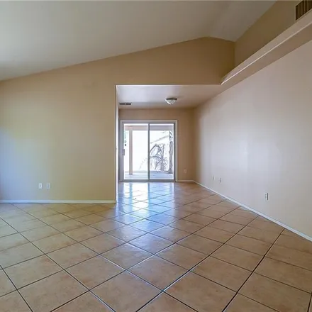 Image 3 - 726 Booted Eagle Street, Henderson, NV 89015, USA - House for sale
