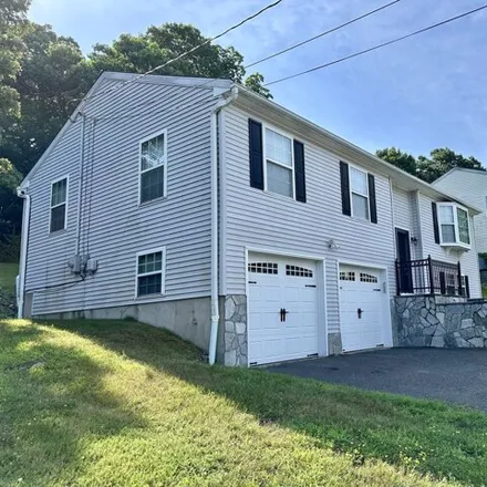 Image 2 - 324 Capitol Ave, Waterbury, Connecticut, 06705 - House for sale