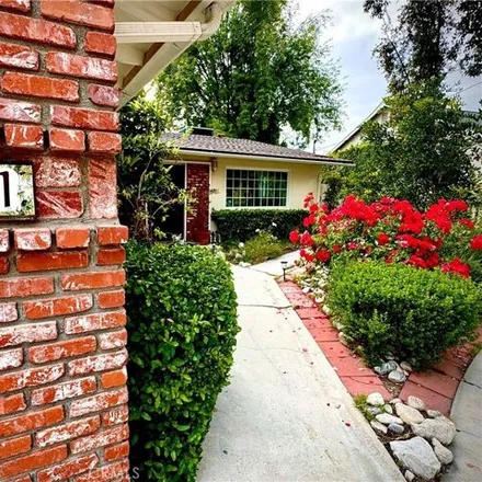 Image 2 - 7095 Rivol Road, Los Angeles, CA 91307, USA - House for sale