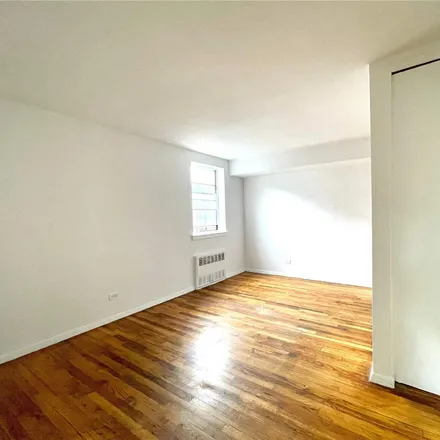 Image 3 - 142-27 Barclay Avenue, New York, NY 11355, USA - Apartment for rent