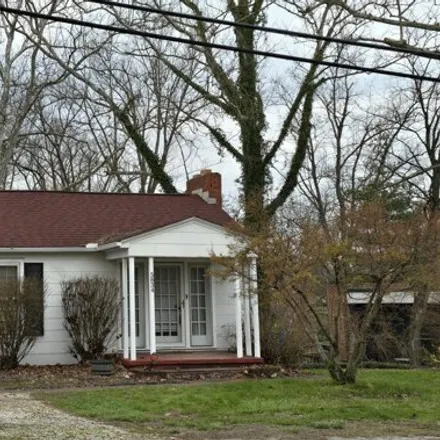 Buy this 2 bed house on 5834 East Pea Ridge Road in Barboursville, WV 25705