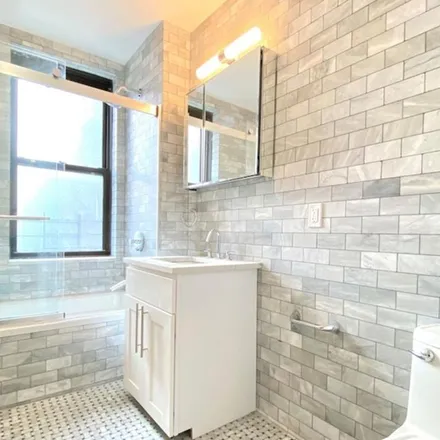 Image 3 - The Buchanan, 160 East 48th Street, New York, NY 10017, USA - Apartment for rent