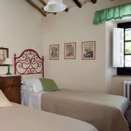 Rent this 3 bed house on Strada Provinciale Civitella Pergine Valdarno in 52020 Pieve a Presciano AR, Italy