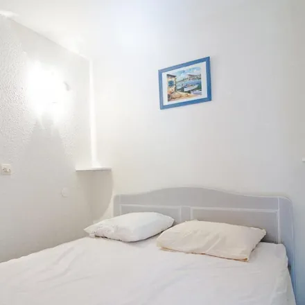 Image 1 - Saint-Raphaël, Var, France - Apartment for rent