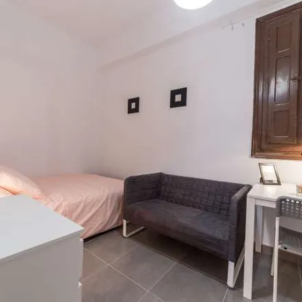 Rent this 5 bed apartment on Concha Espejo Cervello in Carrer de Maties Perelló, 46005 Valencia