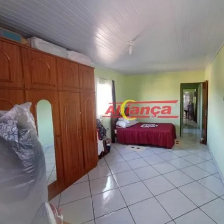 Buy this 5 bed house on Rua Edwirges Maria de Jesus in São João, Guarulhos - SP