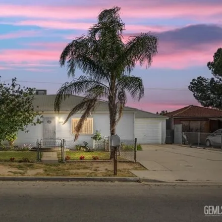 Buy this 3 bed house on 2689 Potomac Avenue in Kern County, CA 93307