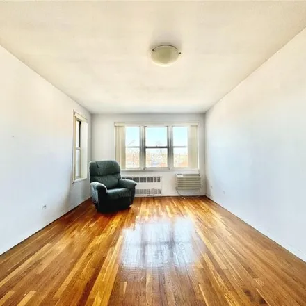 Image 7 - 92-30 56th Avenue, New York, NY 11373, USA - Apartment for sale