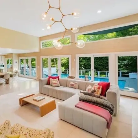 Rent this 5 bed house on 206 Treescape Drive in Northwest Harbor, East Hampton