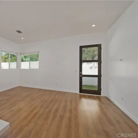 Image 8 - 17552 Hart Street, Los Angeles, CA 91406, USA - House for rent