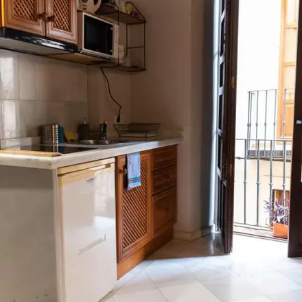 Rent this 1 bed apartment on Escuela Hogar Madre Teresa in Calle San Juan de los Reyes, 81