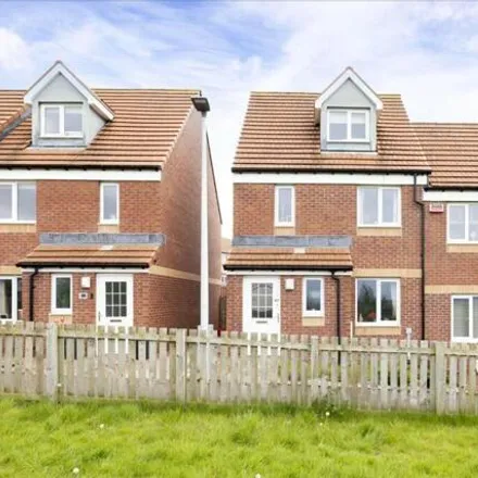 Buy this 4 bed townhouse on unnamed road in Gorebridge, EH23 4FJ