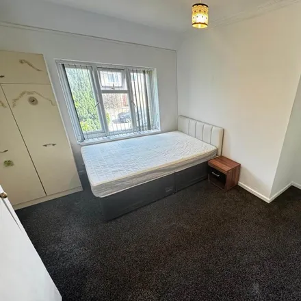 Rent this studio room on Holberton Road in Reading, RG2 8NG