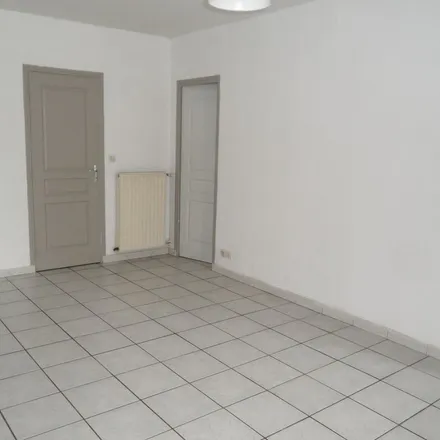 Rent this 3 bed apartment on 1 Rue de Tivoli in 18190 Châteauneuf-sur-Cher, France